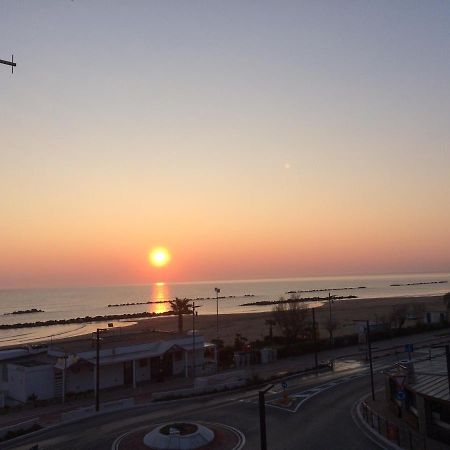 Sunrise Beach House - Sea View Apartment Montesilvano Marina Exterior foto