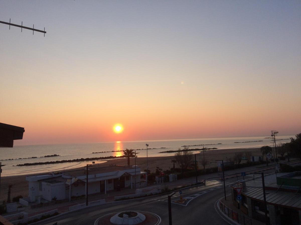 Sunrise Beach House - Sea View Apartment Montesilvano Marina Exterior foto