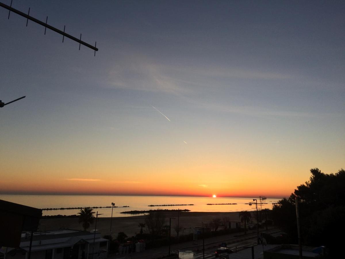 Sunrise Beach House - Sea View Apartment Montesilvano Marina Exterior foto