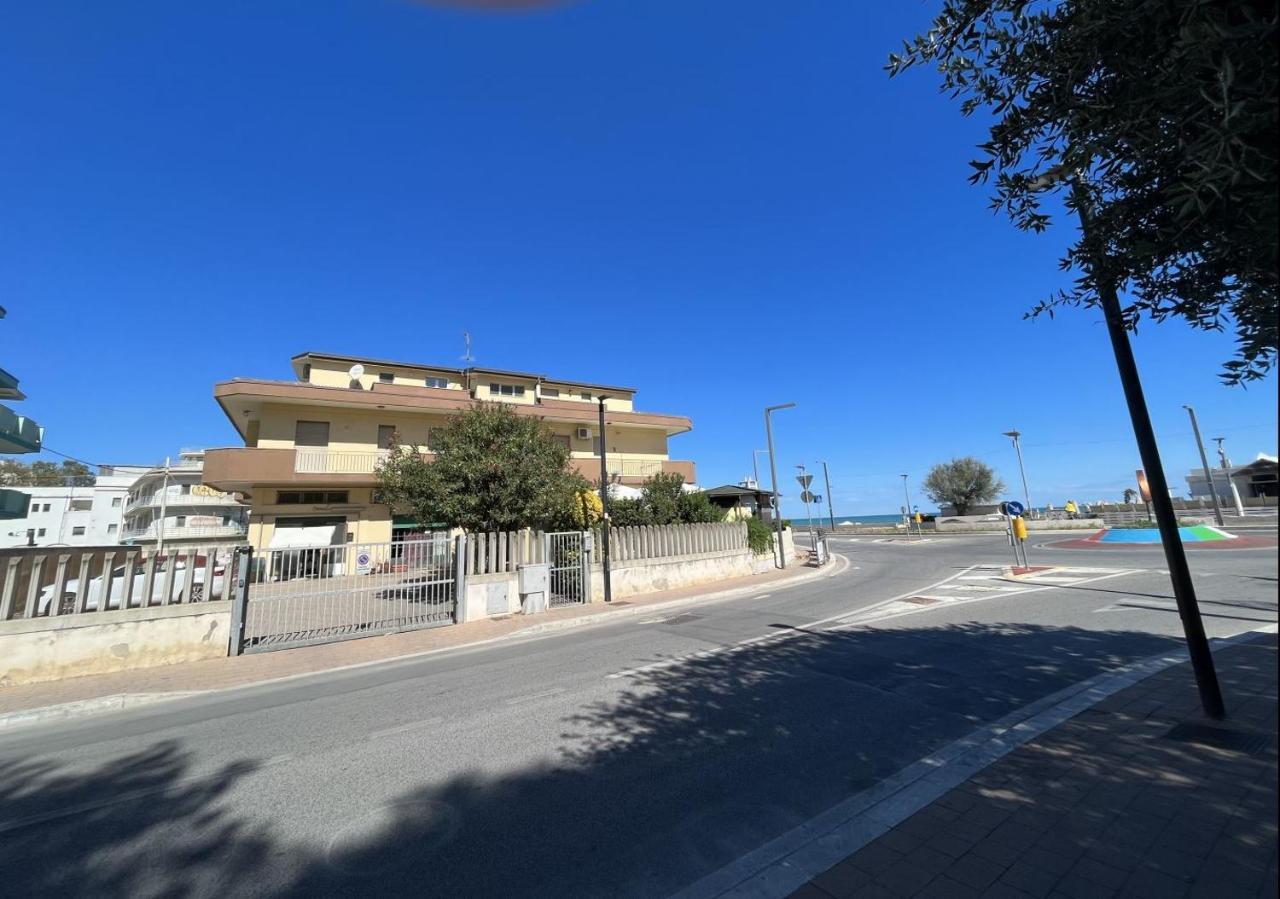 Sunrise Beach House - Sea View Apartment Montesilvano Marina Exterior foto